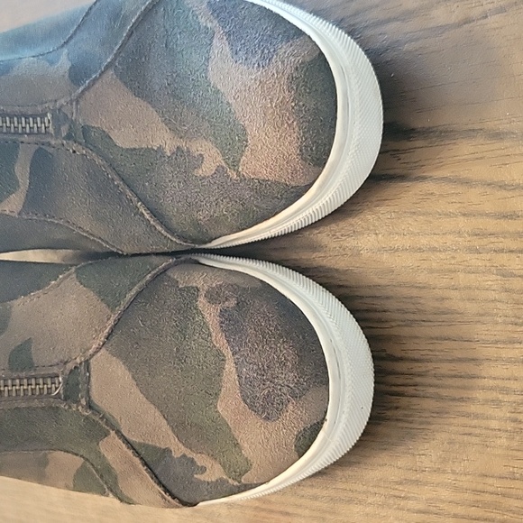 Blondo Booties Size 8 Camouflage Green Print Waterproof Nice Padded Fabric - Picture 6 of 10